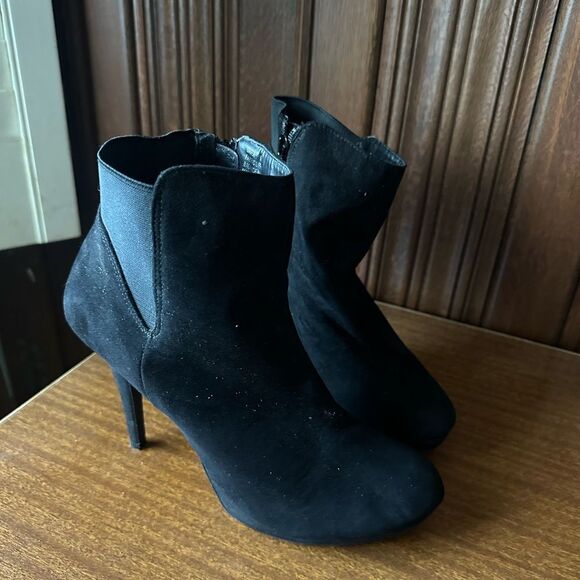 Thalia - Chic Black Heeled Boots - Picture 7 of 9